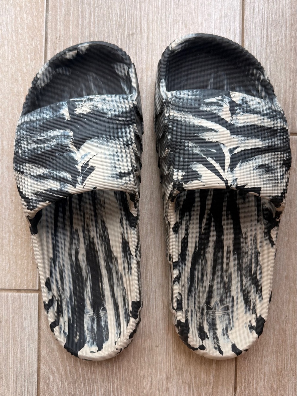 Adidas Adilette 22 Carbon Aluminum Men's 10 GX6947 Slides Black White